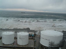 Pictures of Tsunami that hit the Fukushima Daiichi Nuclear Power Station