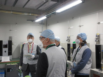 < Reference >Field inspection by IAEA review preparatory meeting members - Chemical analysis building (1) (Taken on February 8,2022)