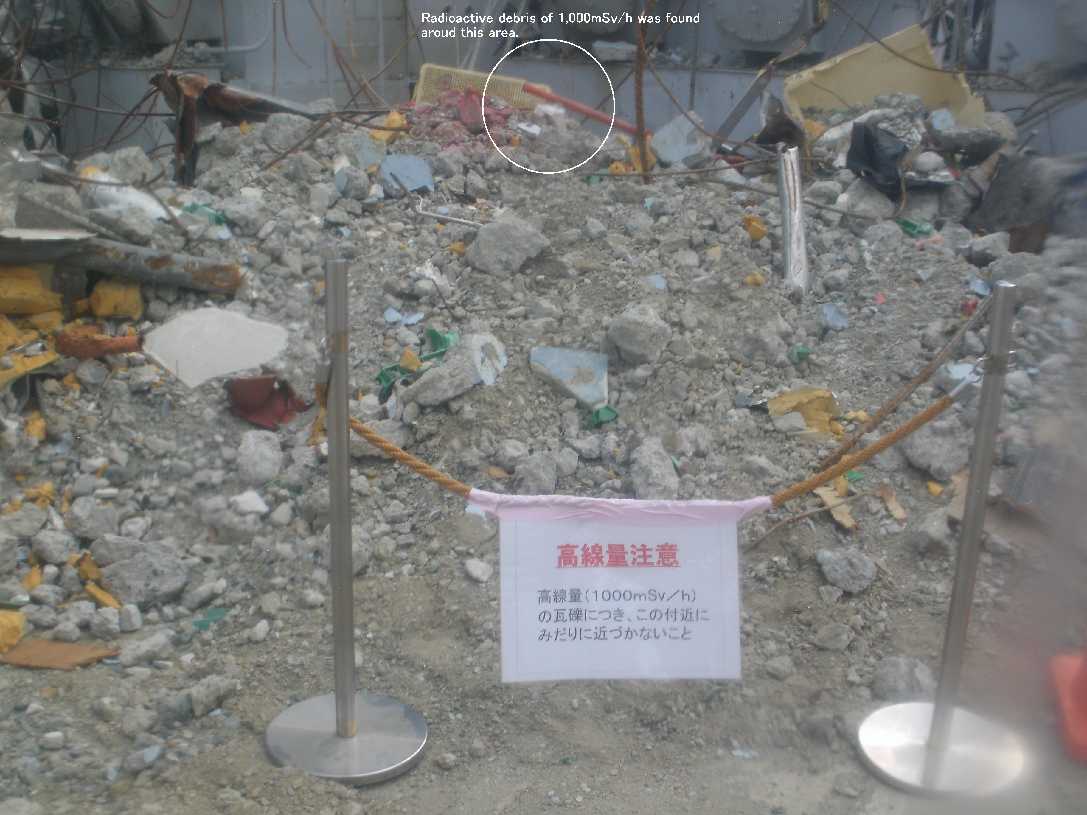 Fukushima Daiichi Nuclear Power Station Rubble around  the reactor building (1) (with a caption)