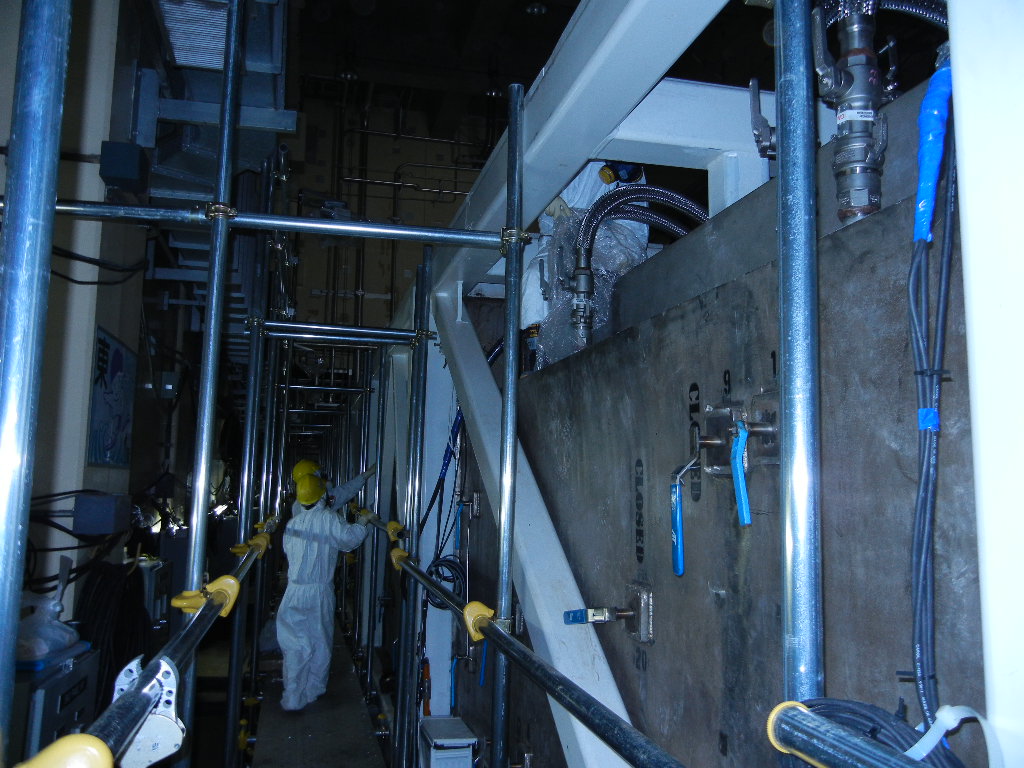 福島第一原子力発電所水処理施設スキッド側面 