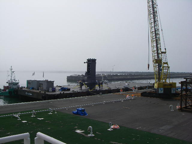 福島第一原子力発電所１号機　原子炉建屋カバー設置作業　部材搬入状況(1)