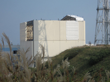 Overview of reactor building of Unit 1 -From south direction of Main Anti-Earthquake Building-