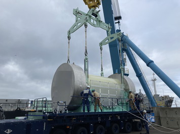 Transport container unloading