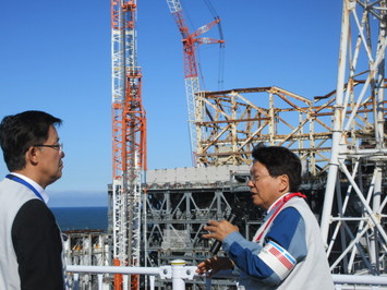 Viewing decommissioning efforts from high ground on Units 1~4 side