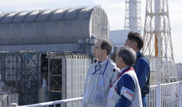 Viewing decommissioning efforts from high ground on Units 1~4 side