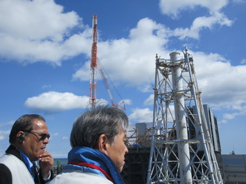 Viewing decommissioning efforts from high ground on Units 1~4 side