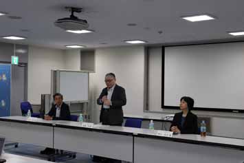 記者会見の様子