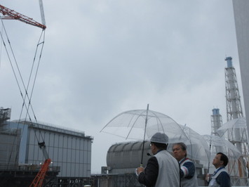1～4号機を俯瞰できる高台で廃炉の状況をご覧にいただいている様子（その2）