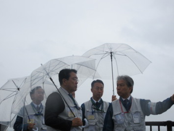 希釈・放出設備をご視察いただいている様子（その2）