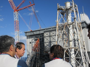 Viewing decommissioning efforts from high ground on Units 1~4 side①