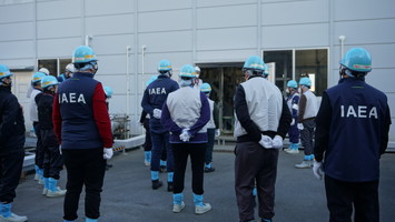 多核種移送設備建屋をご視察の様子①