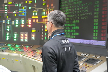 6号機中央制御室ご視察の様子③