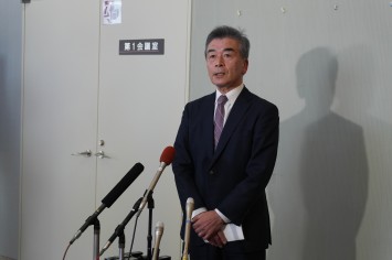 佐藤議長マスコミ取材①