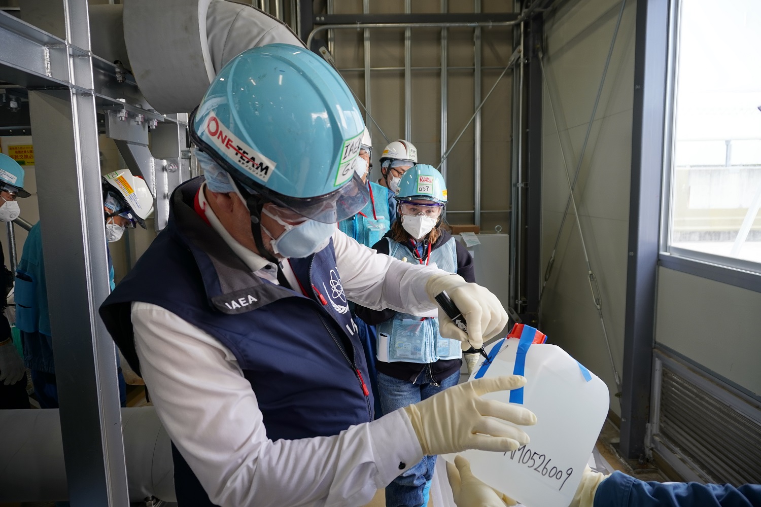 IAEA関係者及び第三国分析機関関係者による海水希釈後のALPS処理水のサンプリング
