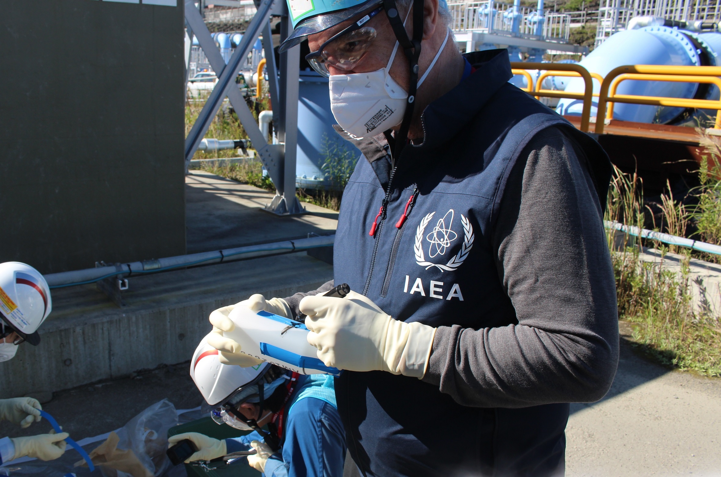 IAEA関係者及び第三国分析機関関係者による希釈後のALPS処理水のサンプリング
